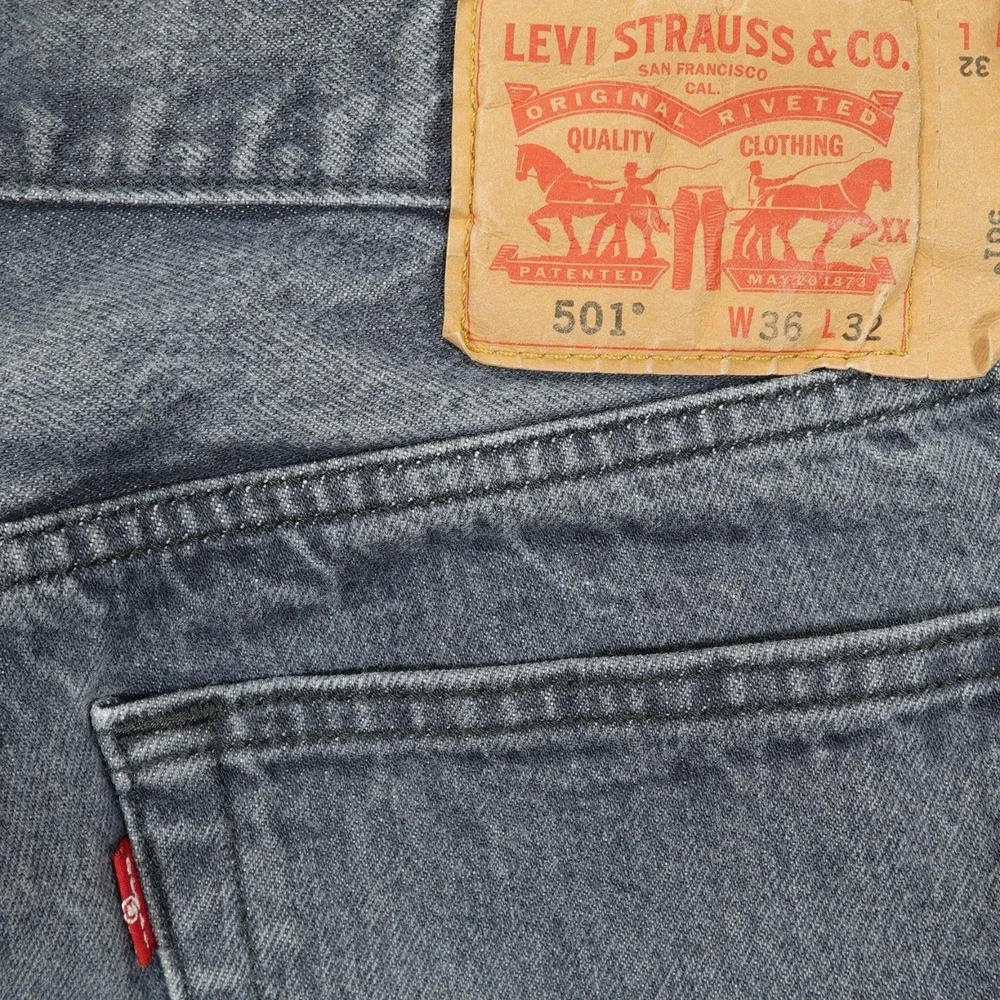 Levis 501 Mens Jeans 34x30 Original Straight Button Fly Gray
